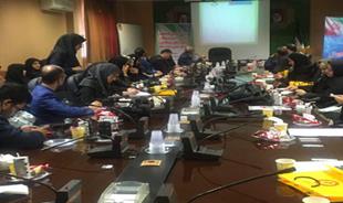 نشست هم اندیشی مدیرعامل بانک خون بندناف رویان با متخصصان زنان و زایمان استان مرکزی