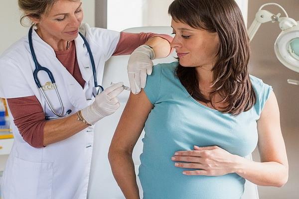 دوران بارداری واکسن بزنیم یا نزنیم؟